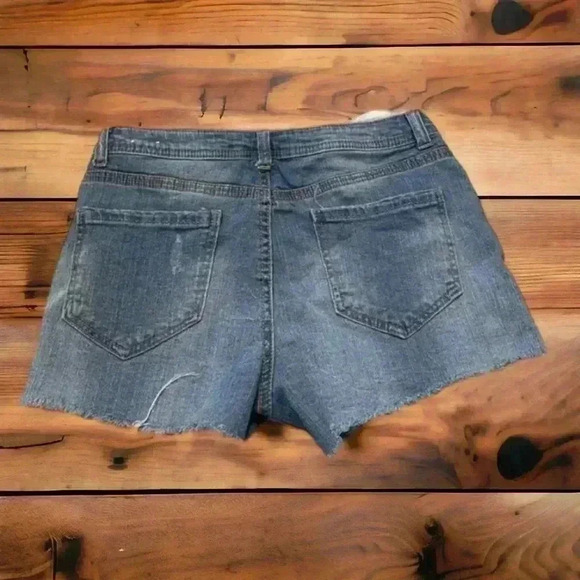Harper size 28 ripped jean shorts with cute, embroidered flower patches. - Picture 2 of 5